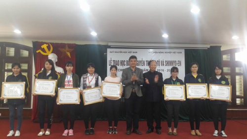 25 suất học bổng đến với sinh viên nghèo vượt khó Học viện Nông nghiệp Việt Nam