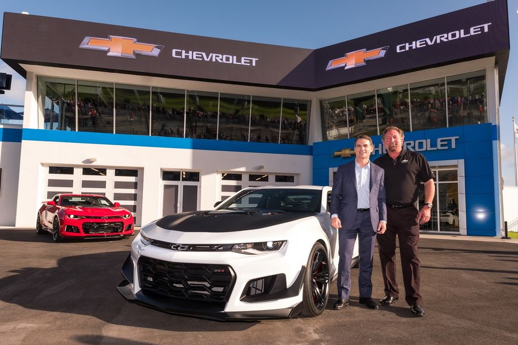 Chevrolet Camaro ZL1 1LE 2018 mới nhẹ hơn tới 27kg so với ZL1 Coupe tiêu chuẩn