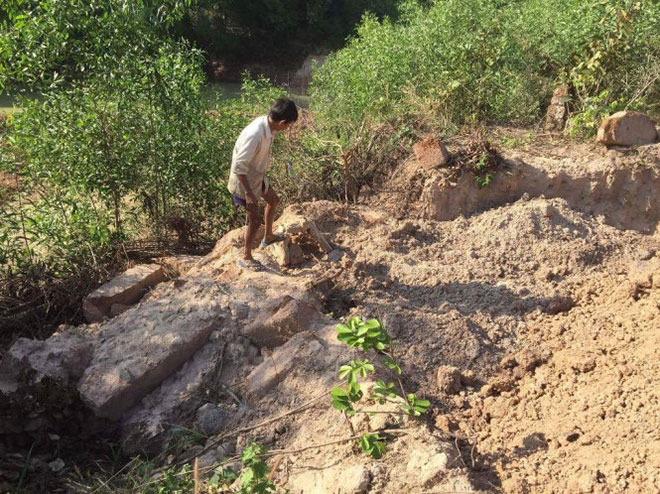 3 ngôi mộ trong nghĩa trang ở Long An bỗng nhiên biến mất