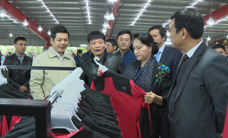 Chủ tịch Quốc hội Nguyễn Thị Kim Ngân thăm và làm việc với một số DN trên địa bàn tỉnh Thái Bình