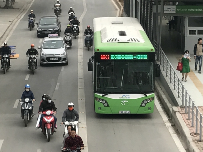 50% khách đi buýt nhanh BRT bằng vé tháng