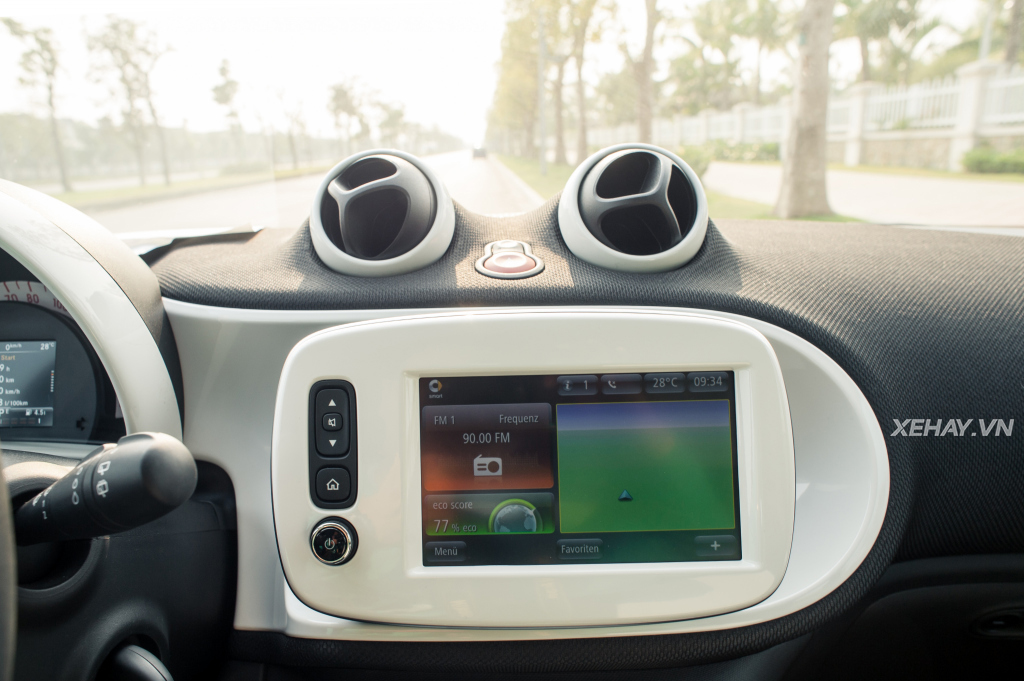 [ĐÁNH GIÁ XE] Smart Fortwo - xe đi phố siêu nhỏ gọn
