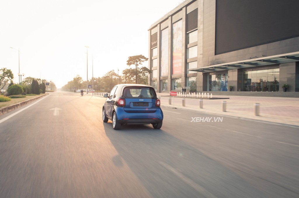 [ĐÁNH GIÁ XE] Smart Fortwo - xe đi phố siêu nhỏ gọn