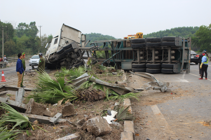 Tai nạn nghiêm trọng trên cao tốc Thái Nguyên - Hà Nội ảnh 1