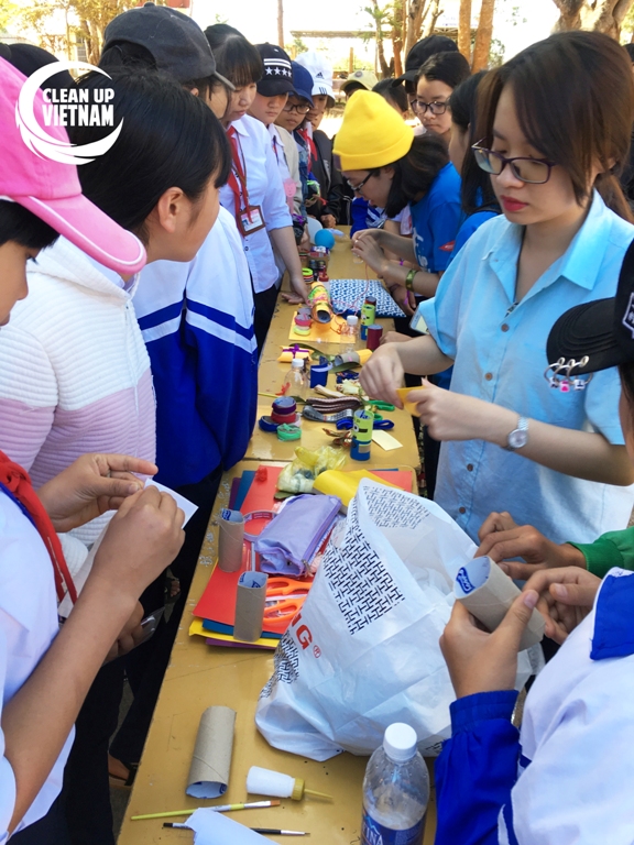 Hơn 1.500 học sinh và sinh viên tham gia “Ngày hội Clean Up Việt Nam”