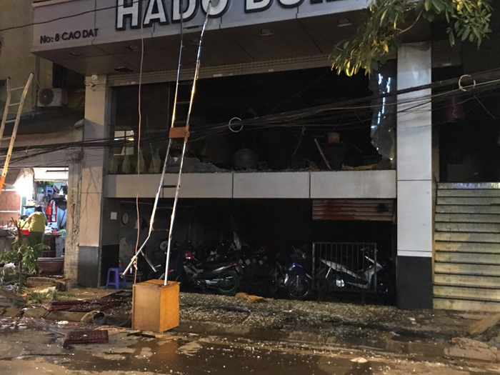 Hà Nội: Giải cứu thành công nhiều người mắc kẹt trong nhà hàng Bếp Mường