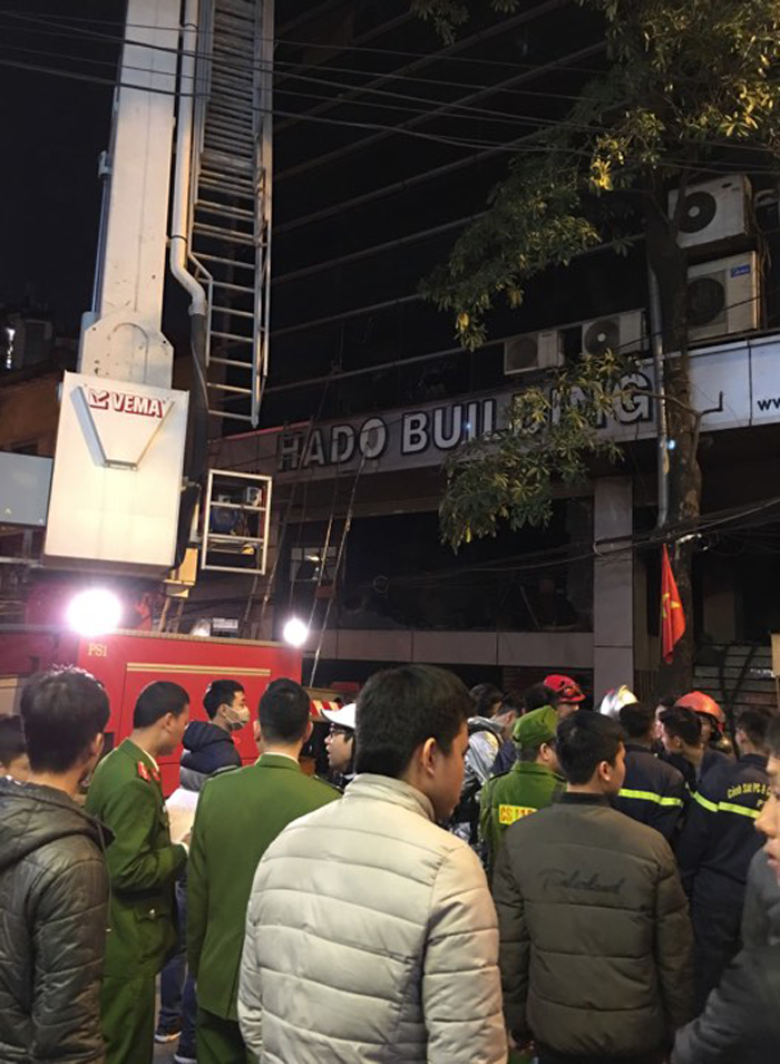 Hà Nội: Giải cứu thành công nhiều người mắc kẹt trong nhà hàng Bếp Mường