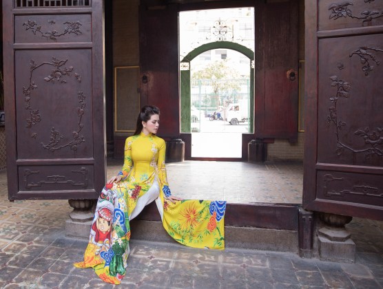 Lâm Ngọc Trâm diện áo dài nền nã đi lễ chùa trước thềm năm mới