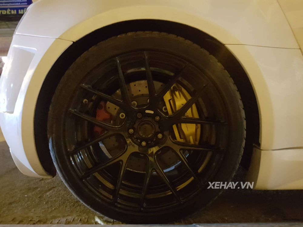 TP.HCM: Siêu xe Audi R8 V8 ra phố đêm với màu trắng ngọc trai nguyên bản
