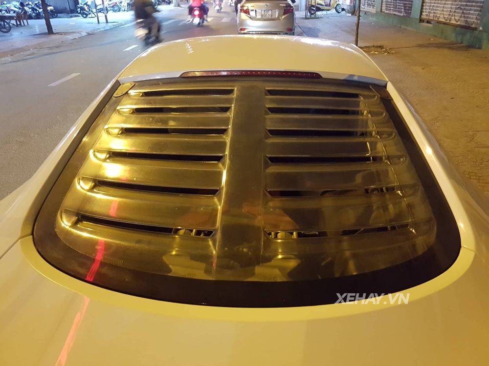 TP.HCM: Siêu xe Audi R8 V8 ra phố đêm với màu trắng ngọc trai nguyên bản