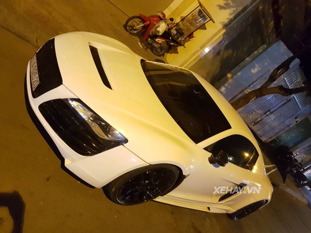 TP.HCM: Siêu xe Audi R8 V8 ra phố đêm với màu trắng ngọc trai nguyên bản