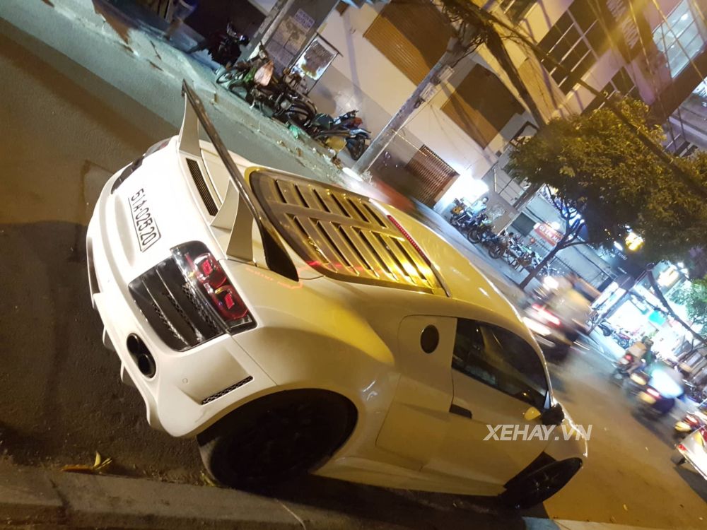 TP.HCM: Siêu xe Audi R8 V8 ra phố đêm với màu trắng ngọc trai nguyên bản