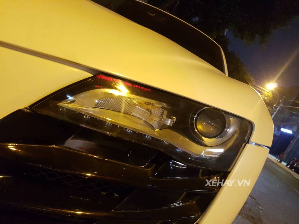 TP.HCM: Siêu xe Audi R8 V8 ra phố đêm với màu trắng ngọc trai nguyên bản