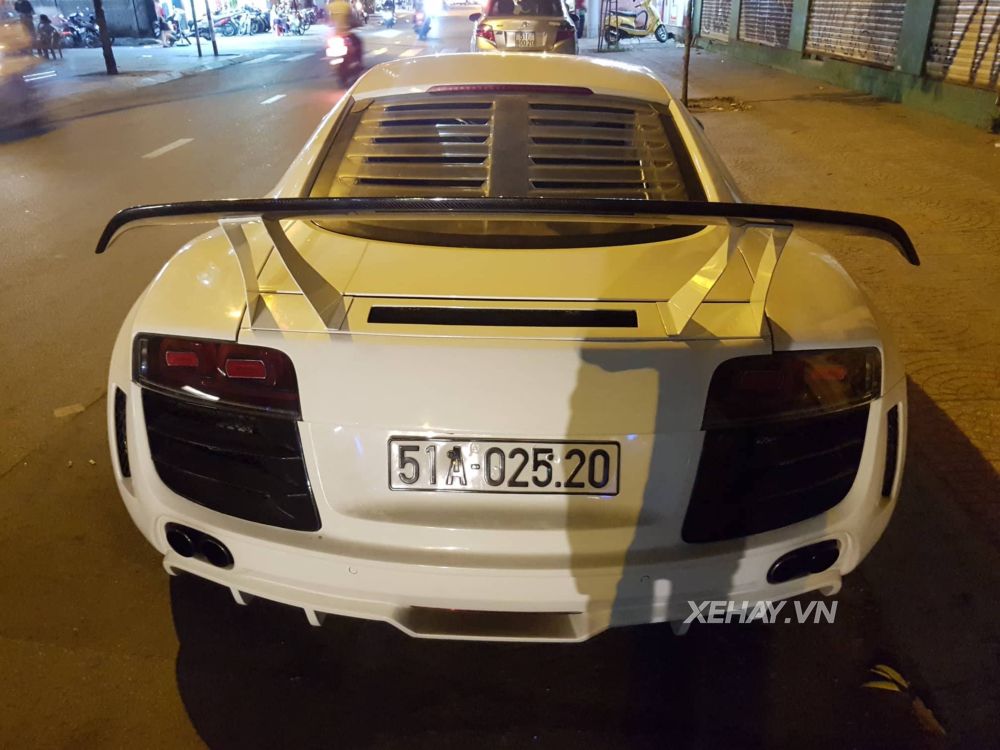 TP.HCM: Siêu xe Audi R8 V8 ra phố đêm với màu trắng ngọc trai nguyên bản