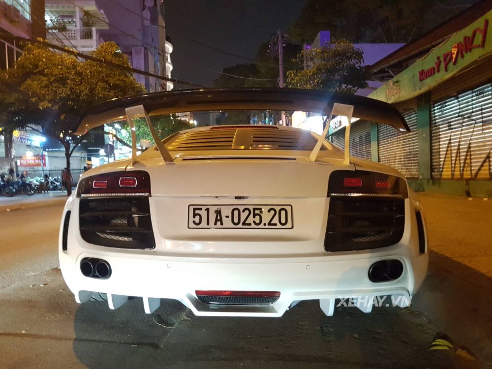 TP.HCM: Siêu xe Audi R8 V8 ra phố đêm với màu trắng ngọc trai nguyên bản