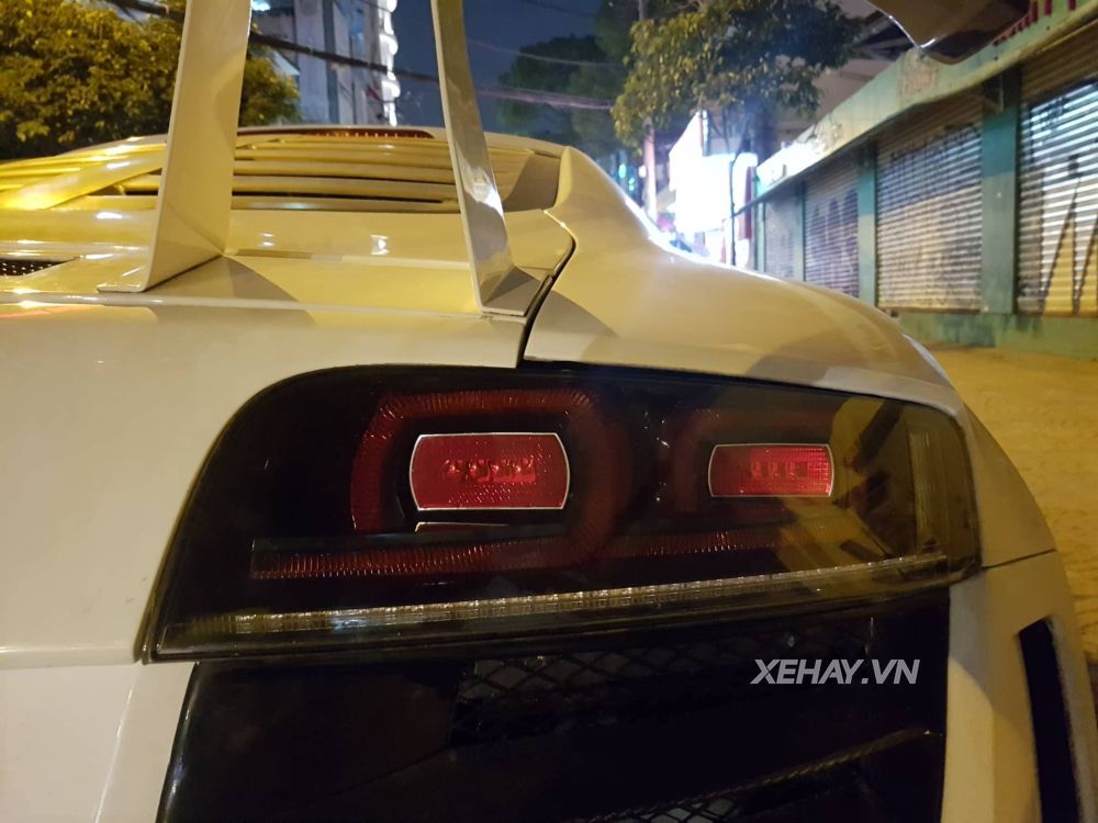 TP.HCM: Siêu xe Audi R8 V8 ra phố đêm với màu trắng ngọc trai nguyên bản