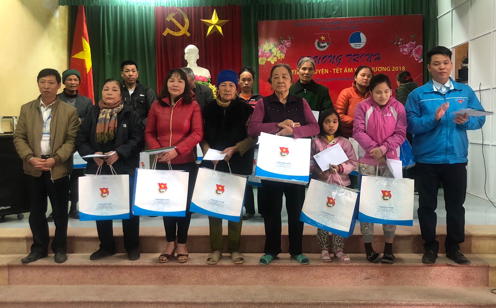 Lan toả “Xuân tình nguyện – Tết ấm yêu thương 2018” tại xã Hoa Sơn