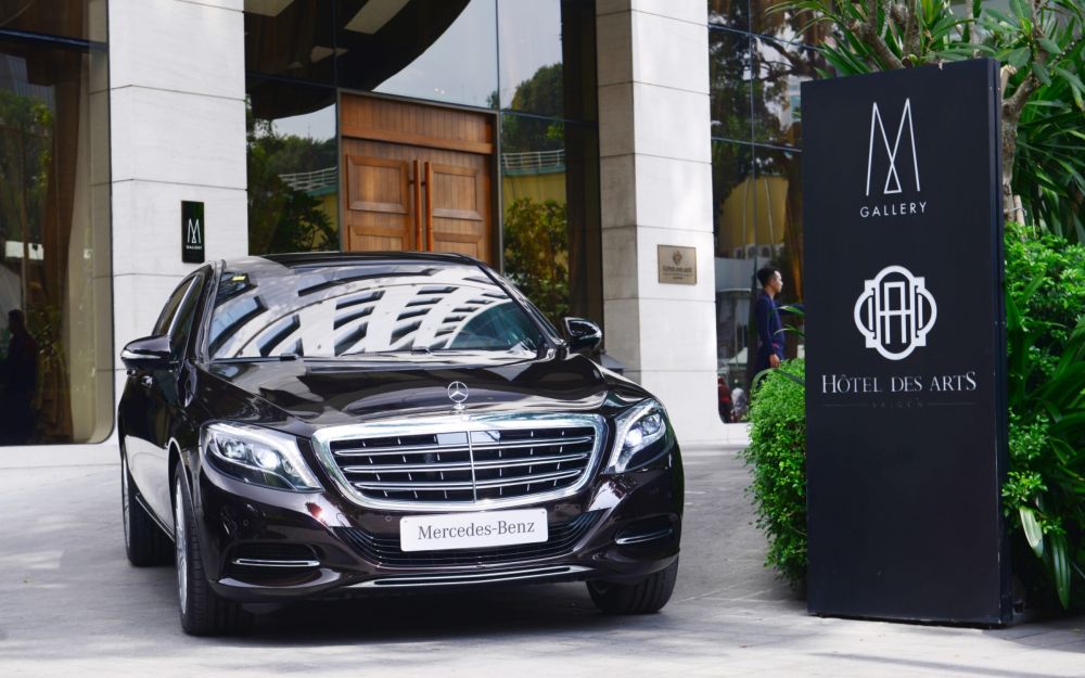 Mercedes-Benz Việt Nam bàn giao đội xe chuyên chở cao cấp cho khách sạn Hôtel Des Arts Saigon