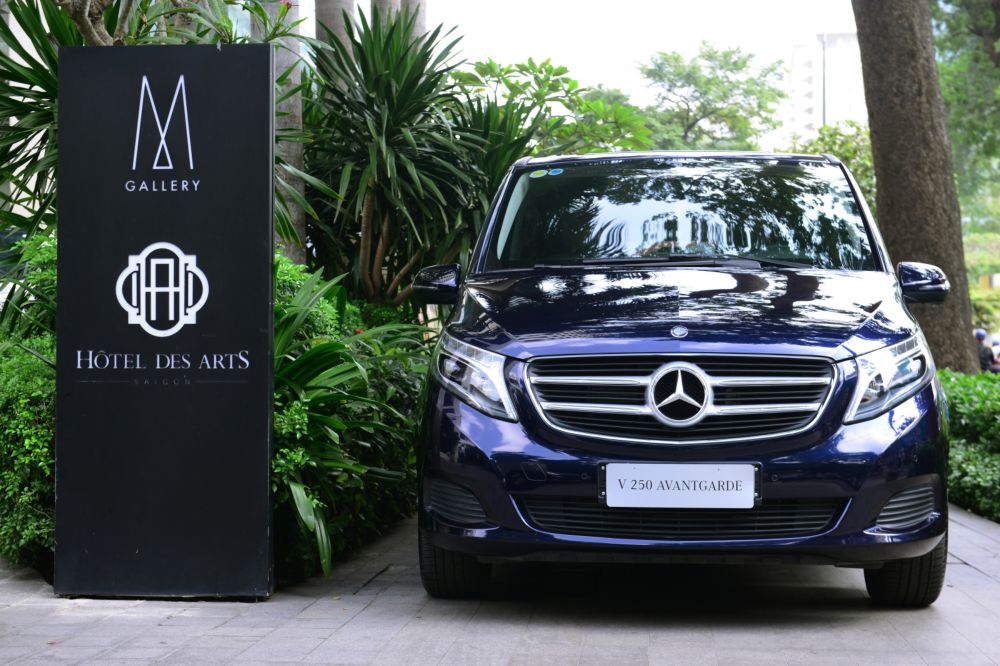 Mercedes-Benz Việt Nam bàn giao đội xe chuyên chở cao cấp cho khách sạn Hôtel Des Arts Saigon
