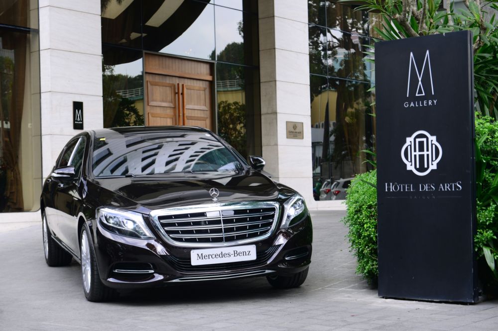 Mercedes-Benz Việt Nam bàn giao đội xe chuyên chở cao cấp cho khách sạn Hôtel Des Arts Saigon