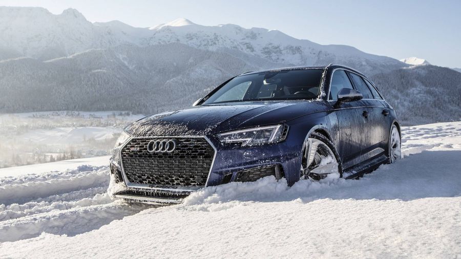 [VIDEO] Chiêm ngưỡng Audi RS4 Avant trổ tài trên tuyết