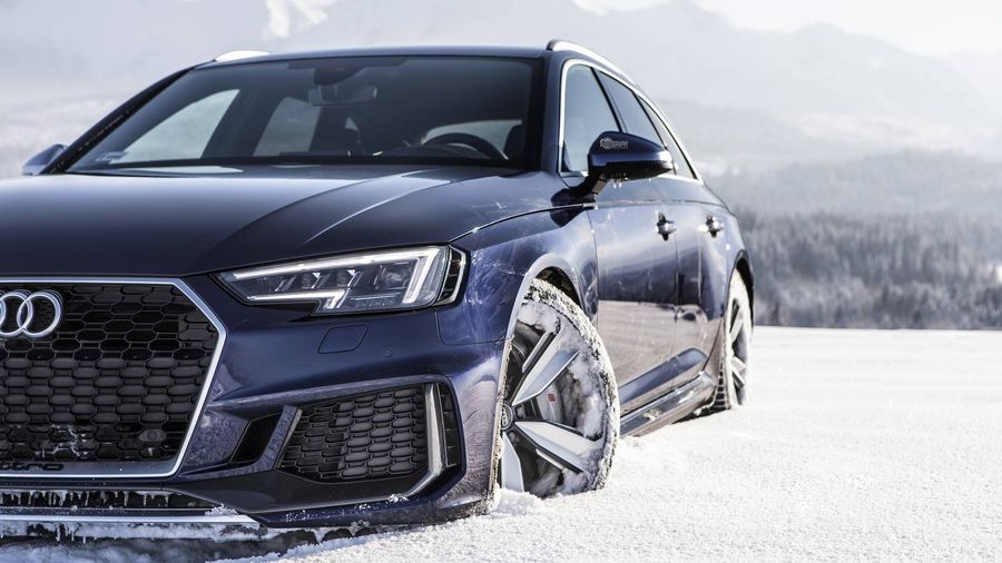 [VIDEO] Chiêm ngưỡng Audi RS4 Avant trổ tài trên tuyết