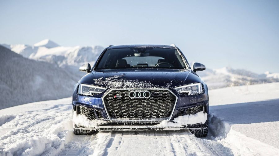 [VIDEO] Chiêm ngưỡng Audi RS4 Avant trổ tài trên tuyết
