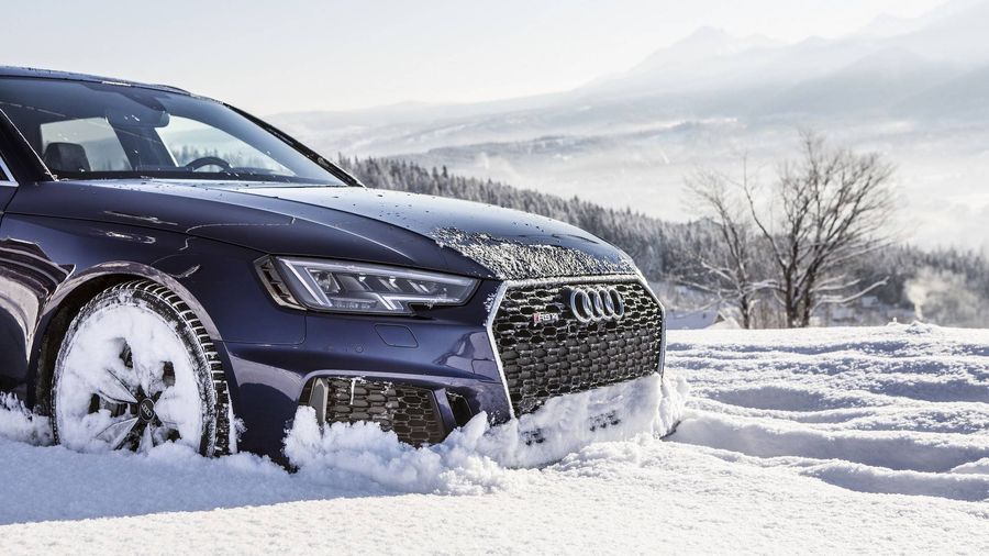 [VIDEO] Chiêm ngưỡng Audi RS4 Avant trổ tài trên tuyết