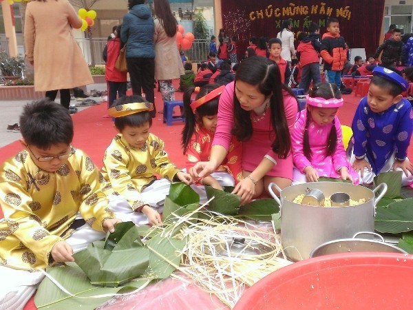 Tục gói bánh chưng ngày Tết: Rất cần trao truyền cho thế hệ sau