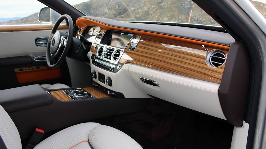 [ĐÁNH GIÁ XE] Rolls-Royce Ghost - bạn đồng hành của những doanh nhân thành đạt