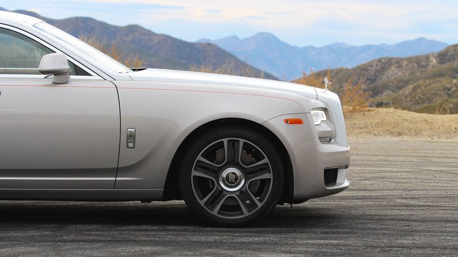 [ĐÁNH GIÁ XE] Rolls-Royce Ghost - bạn đồng hành của những doanh nhân thành đạt