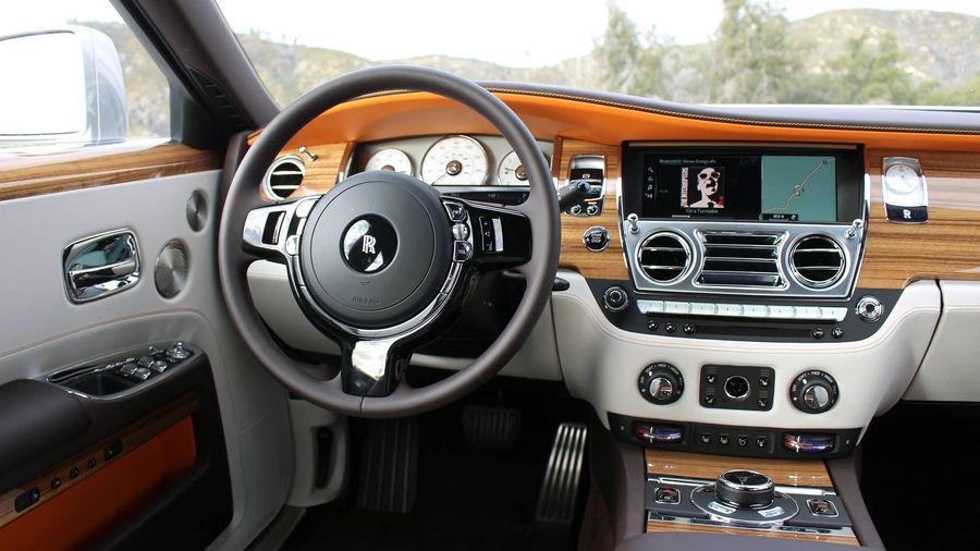 [ĐÁNH GIÁ XE] Rolls-Royce Ghost - bạn đồng hành của những doanh nhân thành đạt