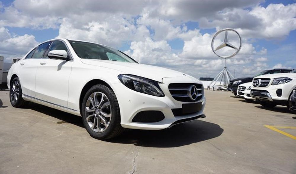 So sánh Mercedes-Benz C200 và BMW 320i phiên bản 2018 tại Việt Nam