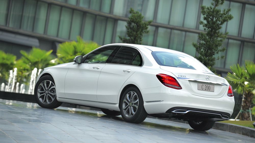 So sánh Mercedes-Benz C200 và BMW 320i phiên bản 2018 tại Việt Nam