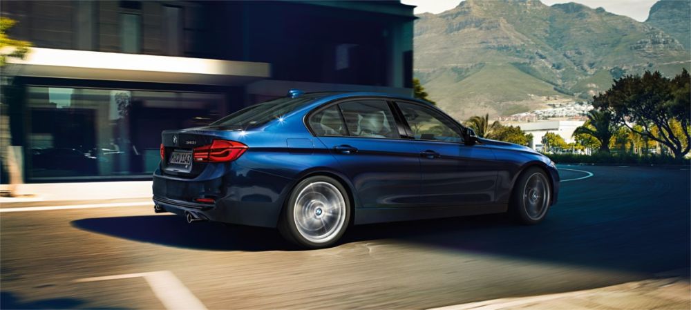 So sánh Mercedes-Benz C200 và BMW 320i phiên bản 2018 tại Việt Nam