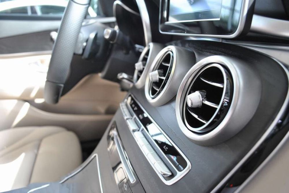 So sánh Mercedes-Benz C200 và BMW 320i phiên bản 2018 tại Việt Nam