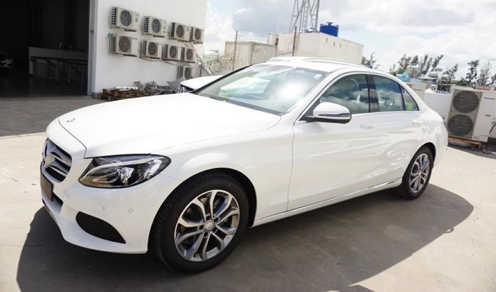 So sánh Mercedes-Benz C200 và BMW 320i phiên bản 2018 tại Việt Nam