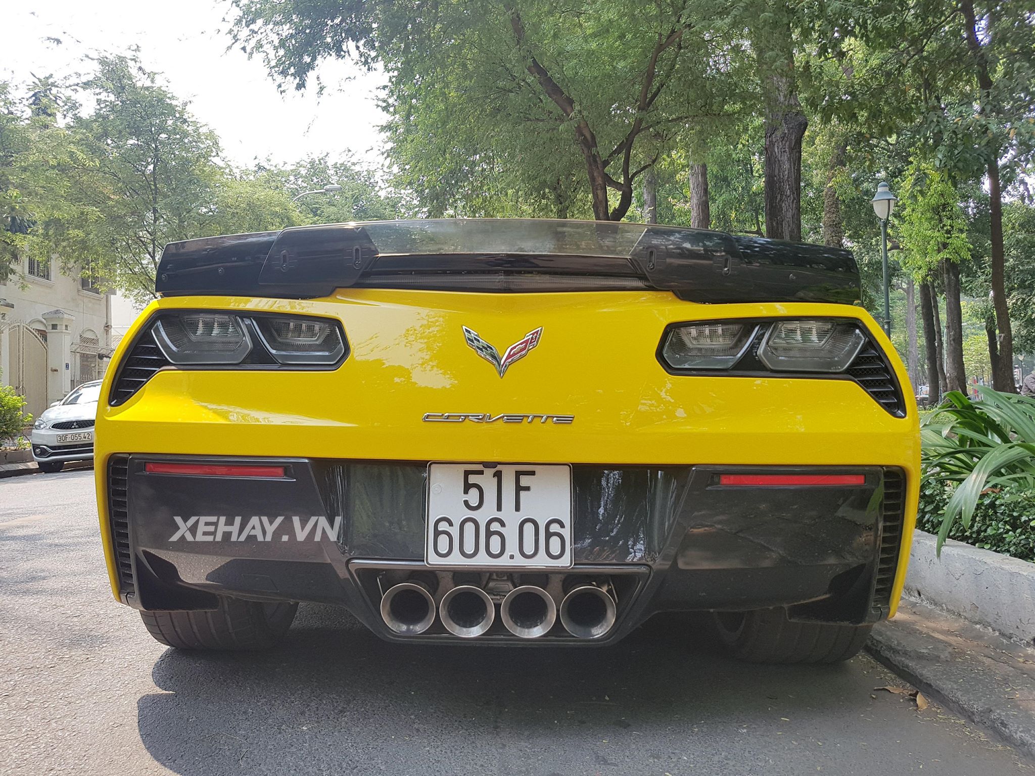 Chevrolet Corvette C7 Z06 Convertible màu vàng tái xuất phố phường đầu năm