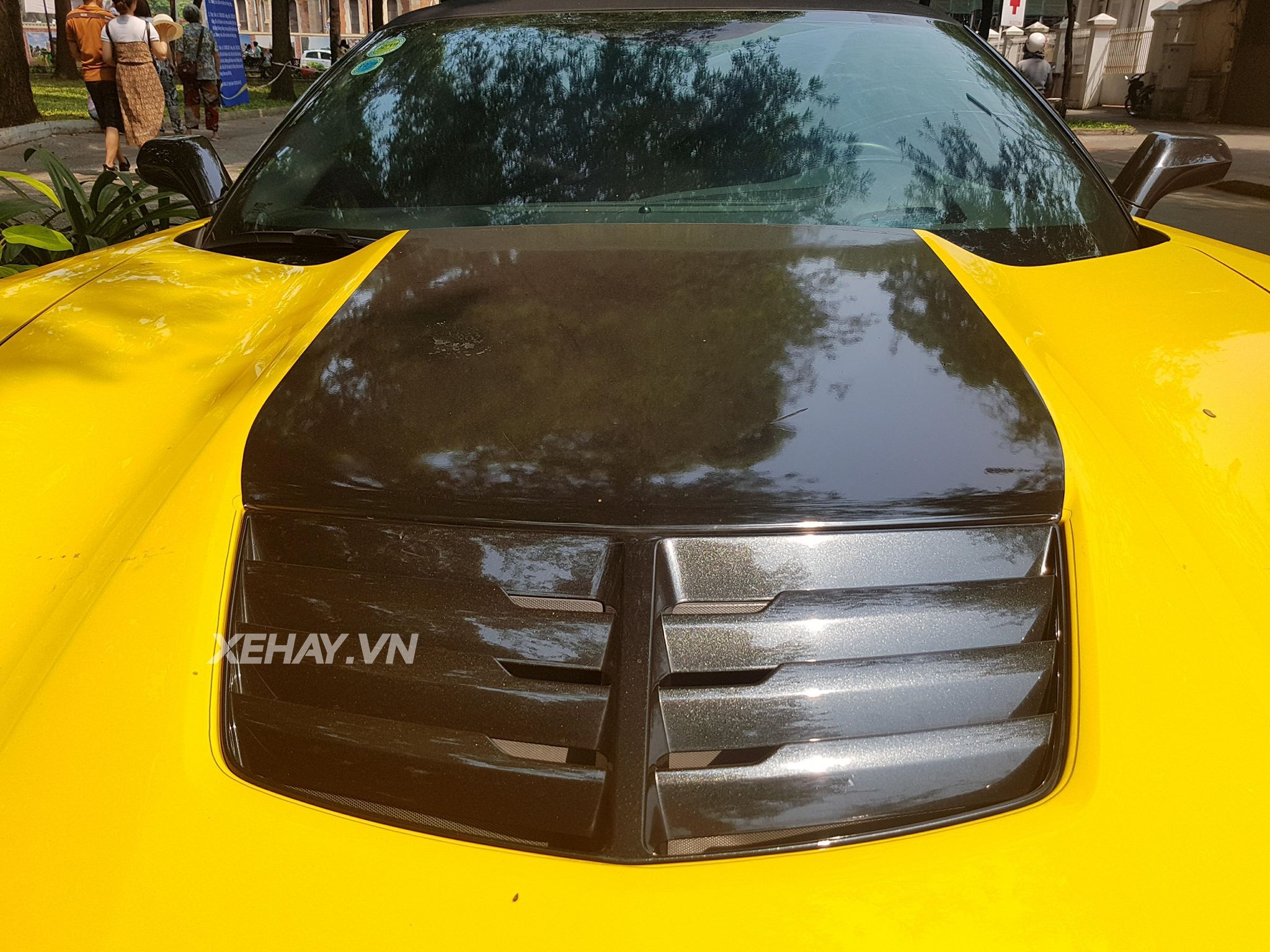 Chevrolet Corvette C7 Z06 Convertible màu vàng tái xuất phố phường đầu năm