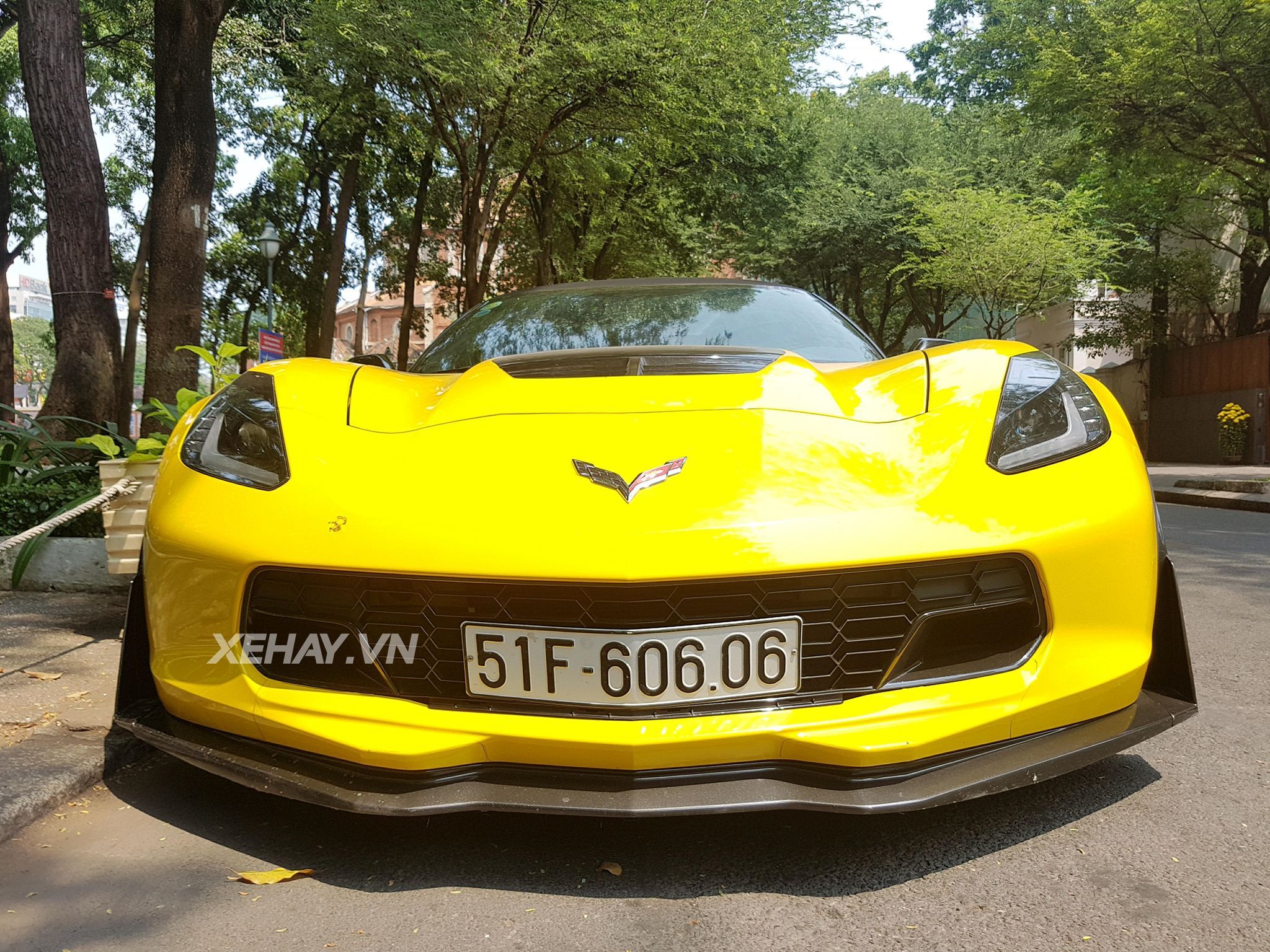 Chevrolet Corvette C7 Z06 Convertible màu vàng tái xuất phố phường đầu năm