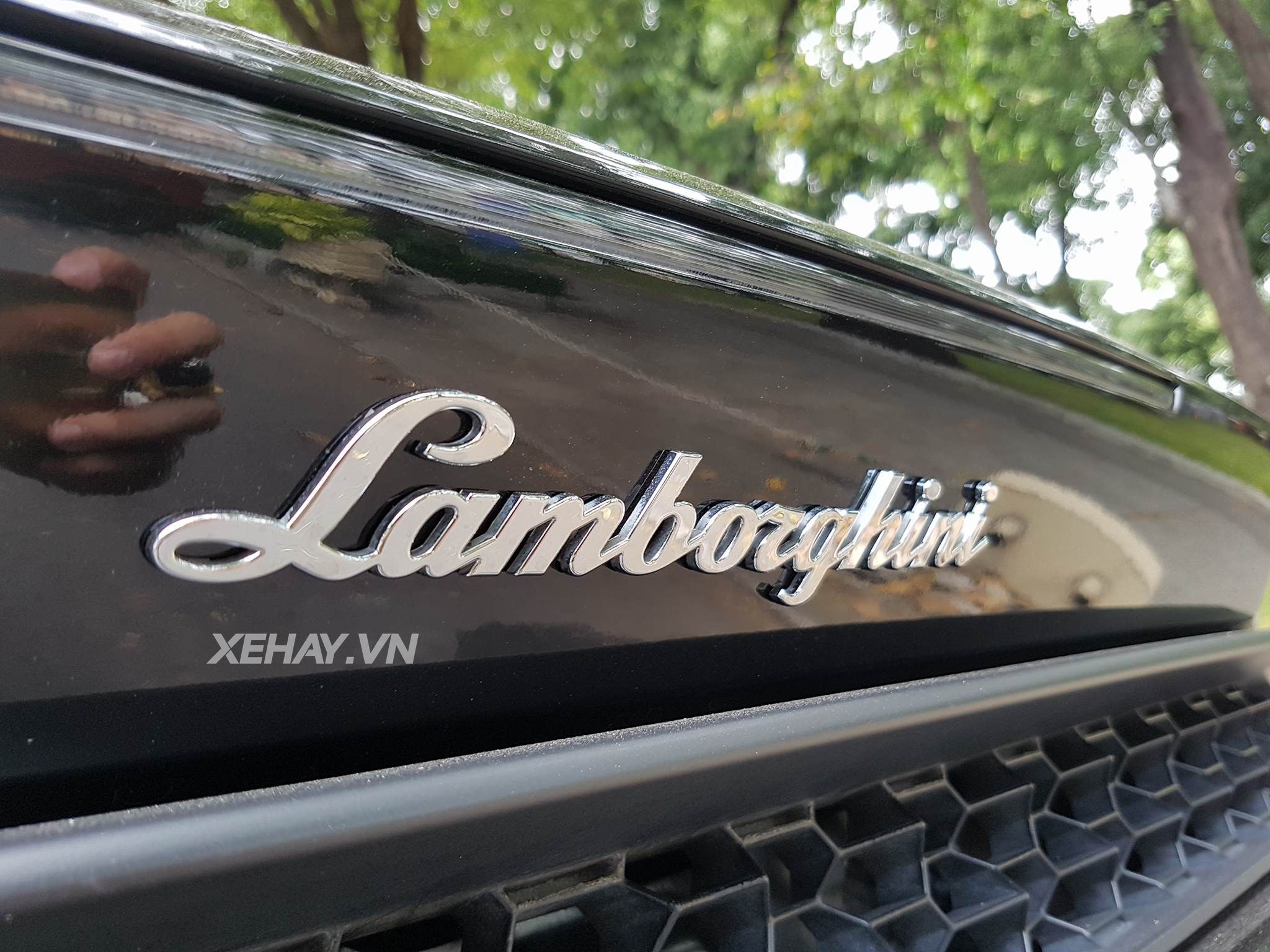 Lamborghini Huracan cưỡi mâm PUR dạo phố ngày mùng 2 Tết Mậu Tuất