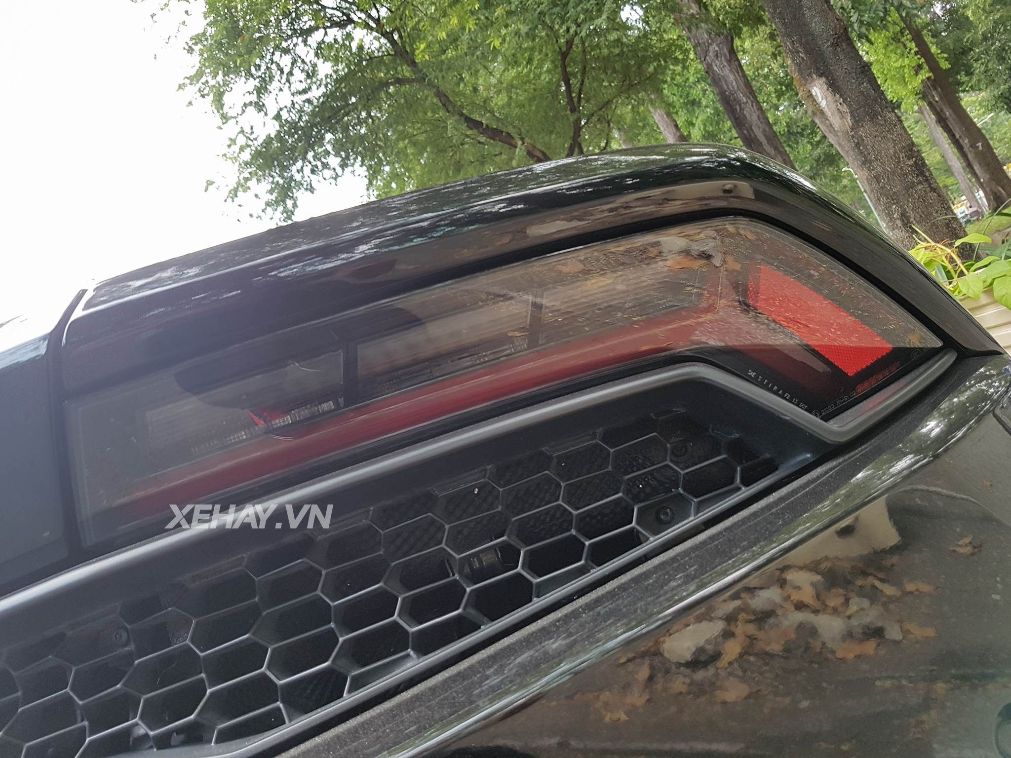 Lamborghini Huracan cưỡi mâm PUR dạo phố ngày mùng 2 Tết Mậu Tuất