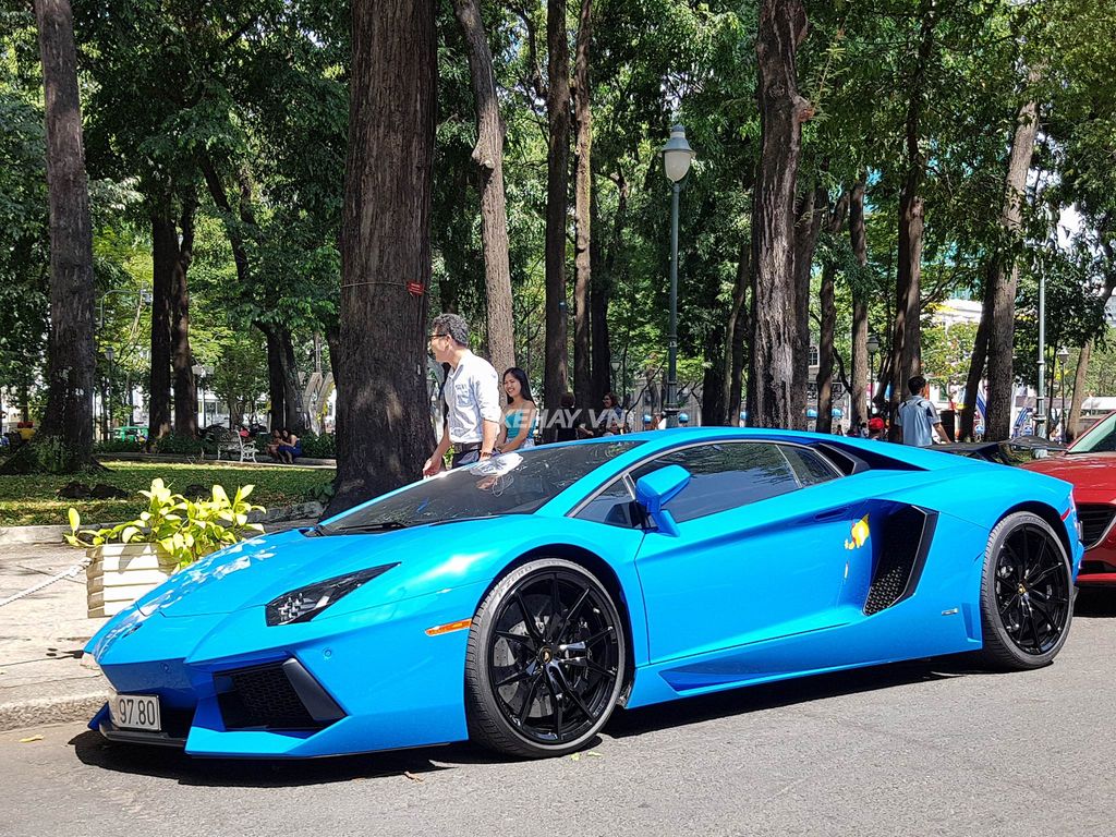 Lamborghini Aventador Blue Lemans độc nhất Việt Nam xuống phố ngày xuân