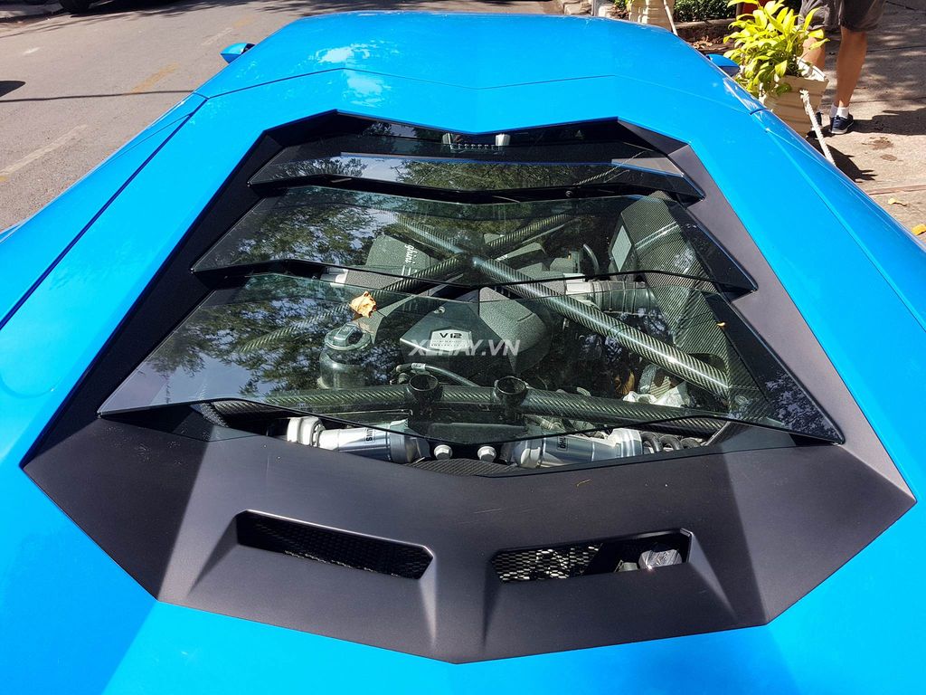 Lamborghini Aventador Blue Lemans độc nhất Việt Nam xuống phố ngày xuân