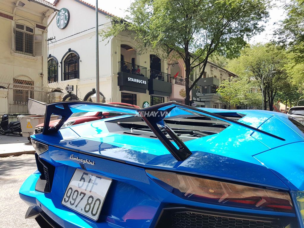 Lamborghini Aventador Blue Lemans độc nhất Việt Nam xuống phố ngày xuân