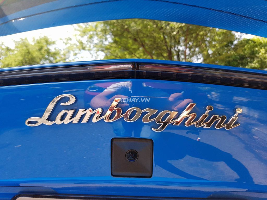 Lamborghini Aventador Blue Lemans độc nhất Việt Nam xuống phố ngày xuân