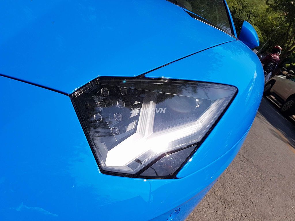 Lamborghini Aventador Blue Lemans độc nhất Việt Nam xuống phố ngày xuân