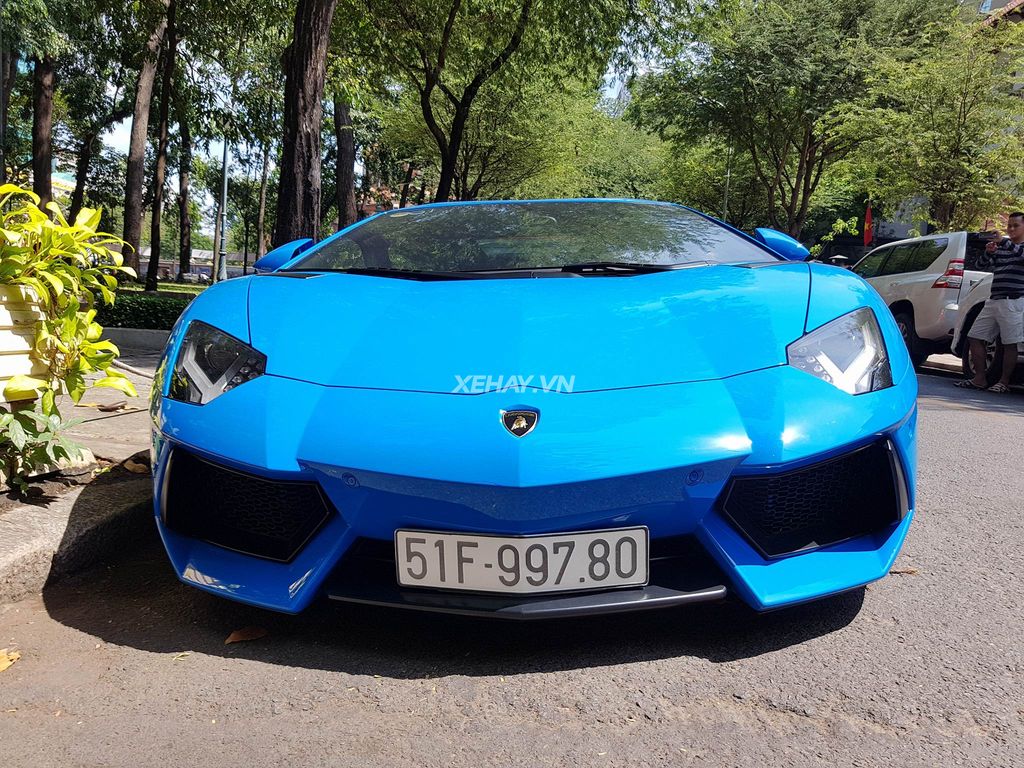 Lamborghini Aventador Blue Lemans độc nhất Việt Nam xuống phố ngày xuân