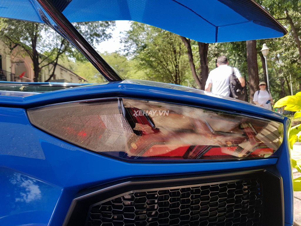 Lamborghini Aventador Blue Lemans độc nhất Việt Nam xuống phố ngày xuân