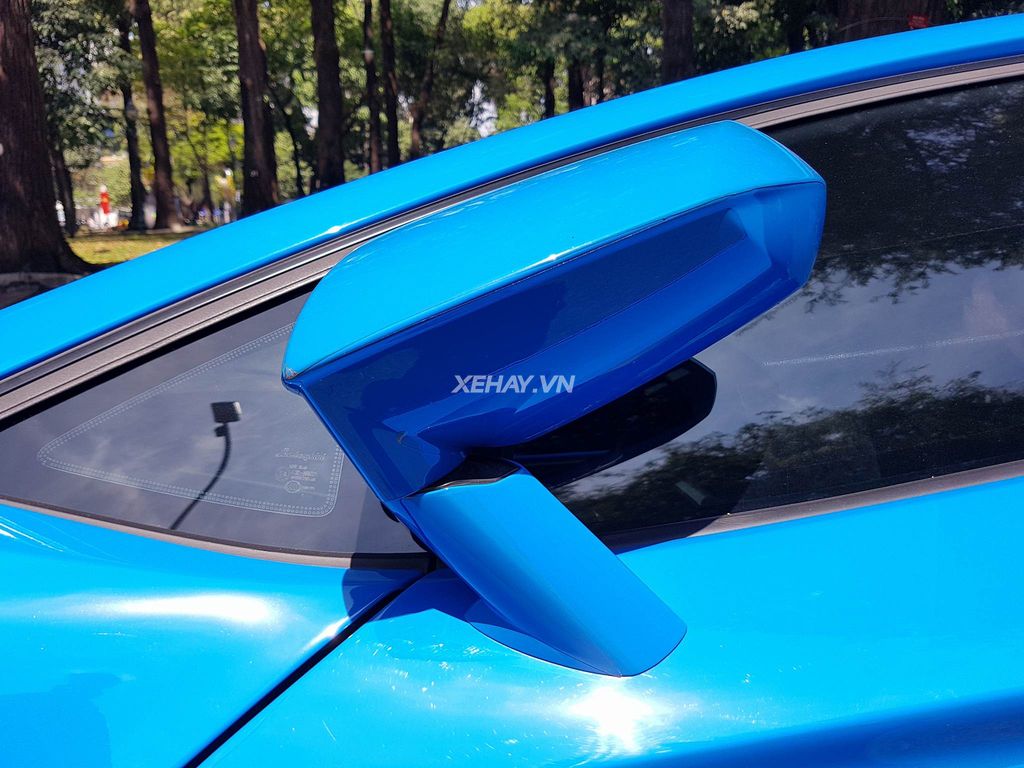 Lamborghini Aventador Blue Lemans độc nhất Việt Nam xuống phố ngày xuân